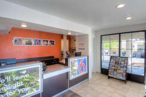 Motel 6-Redding CA - South - image 43