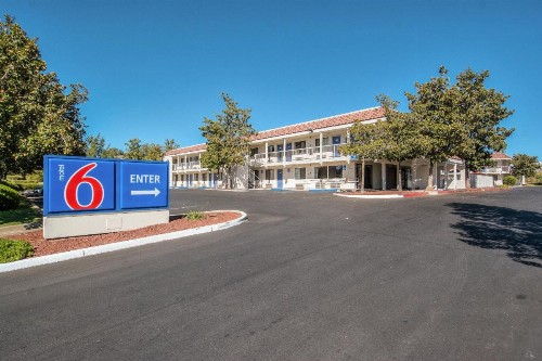 Motel 6-Redding CA - South - image 46