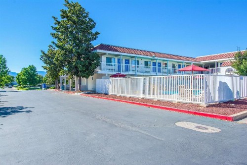 Motel 6-Redding CA - South - image 49