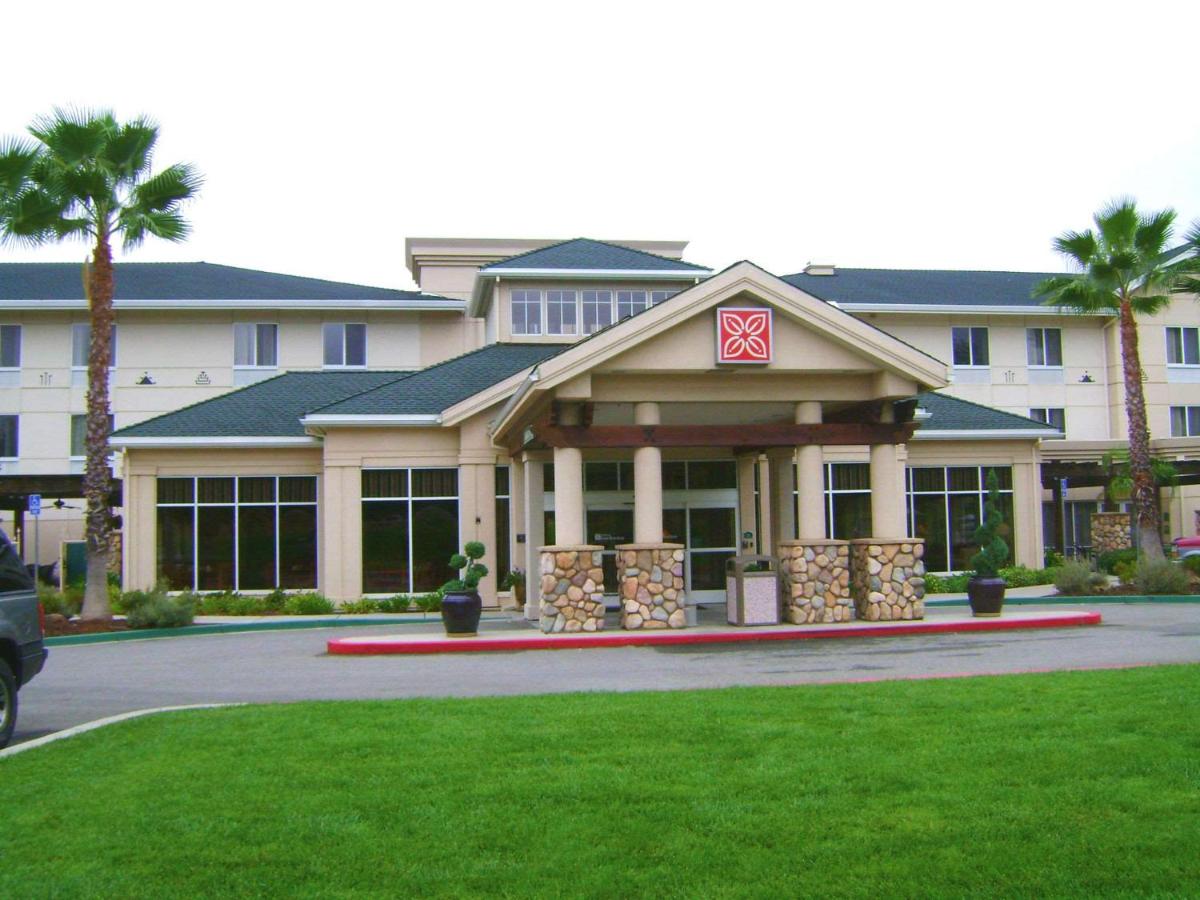 Hilton Garden Inn Redding - image 2