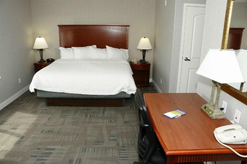 Hampton Inn & Suites Redding - image 14