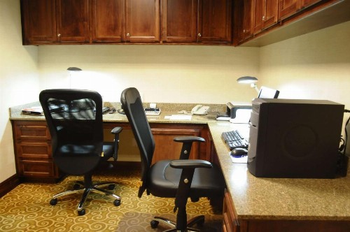 Hampton Inn & Suites Redding - image 21