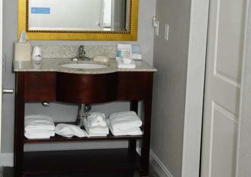 Hampton Inn & Suites Redding - image 22