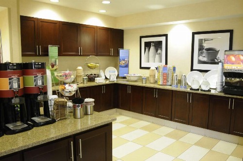 Hampton Inn & Suites Redding - image 7