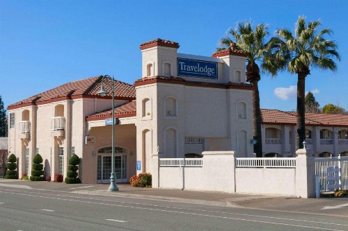 Travelodge by Wyndham Redding CA - image 2