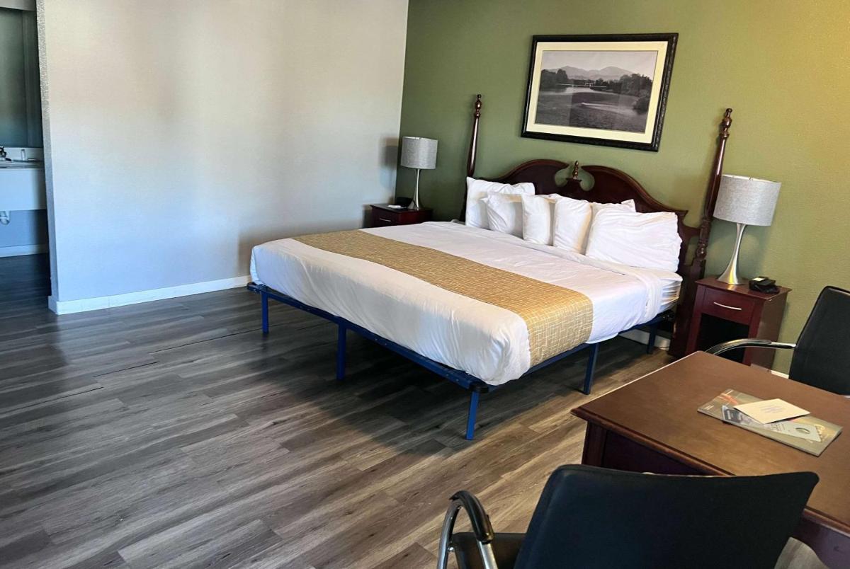 Travelodge by Wyndham Redding CA - image 4
