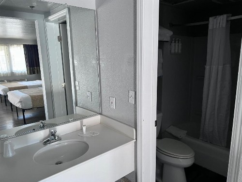Travelodge by Wyndham Redding CA - image 42