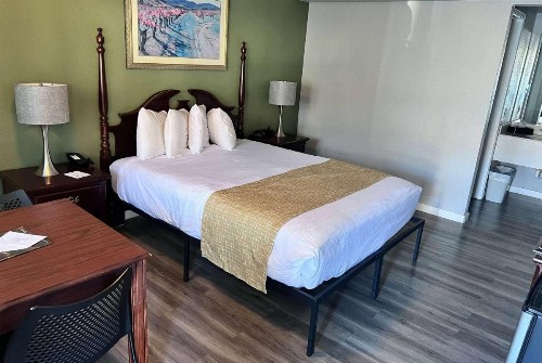 Travelodge by Wyndham Redding CA - image 7
