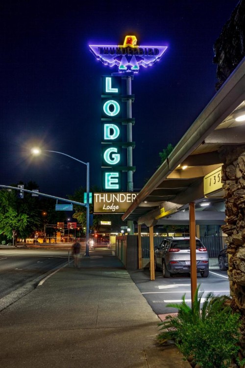 Thunderbird Lodge - image 9