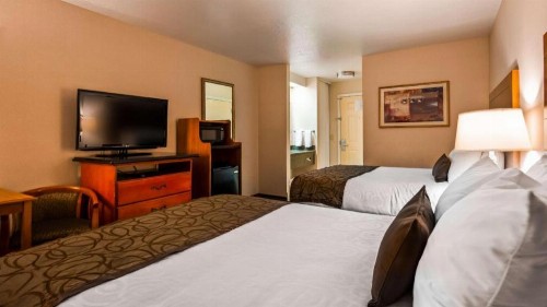 Best Western Plus Twin View Inn & Suites - image 10