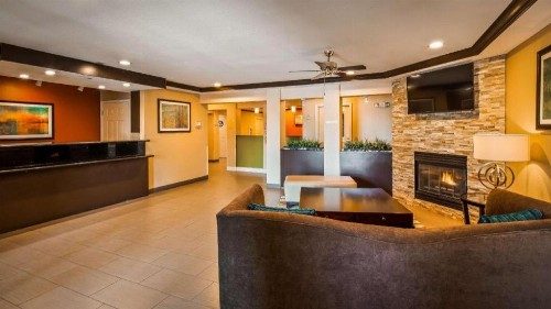Best Western Plus Twin View Inn & Suites - image 5