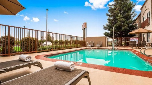 Best Western Plus Twin View Inn & Suites - image 6