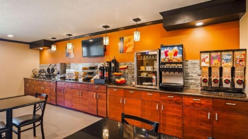 Best Western Plus Twin View Inn & Suites - image 7