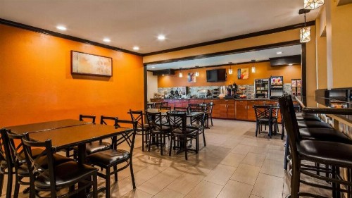 Best Western Plus Twin View Inn & Suites - image 8