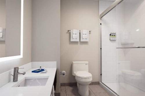 Ramada Limited Redding - image 12