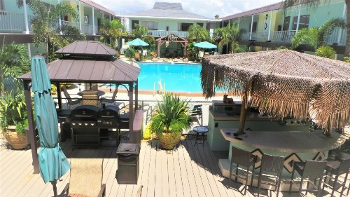 Island House Resort Hotel - image 12
