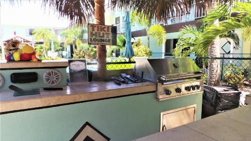 Island House Resort Hotel - image 13