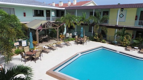 Island House Resort Hotel - image 14