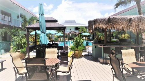 Island House Resort Hotel - image 16