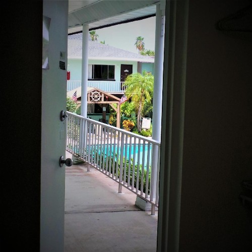 Island House Resort Hotel - image 17