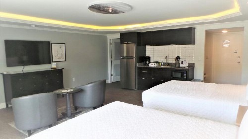 Island House Resort Hotel - image 20