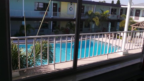 Island House Resort Hotel - image 34