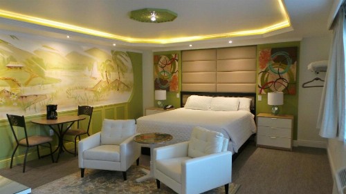 Island House Resort Hotel - image 40