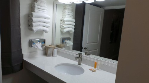 Island House Resort Hotel - image 41
