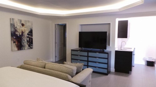 Island House Resort Hotel - image 42