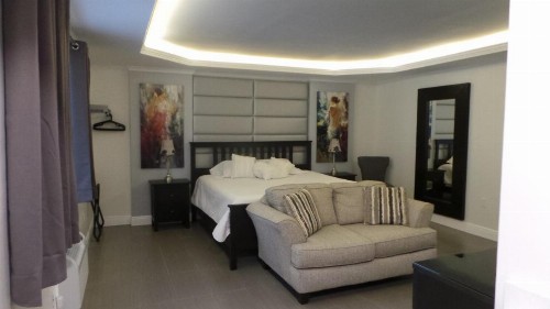 Island House Resort Hotel - image 44