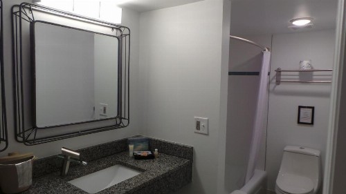 Island House Resort Hotel - image 47