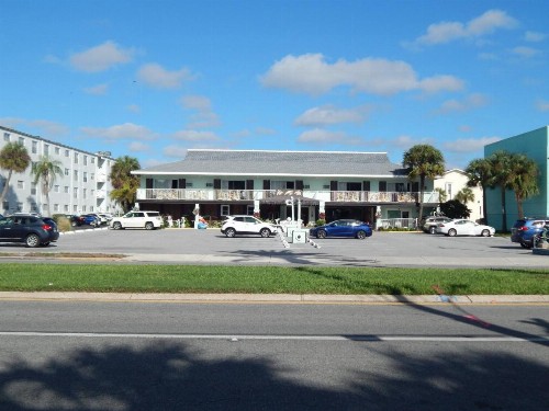 Island House Resort Hotel - image 5