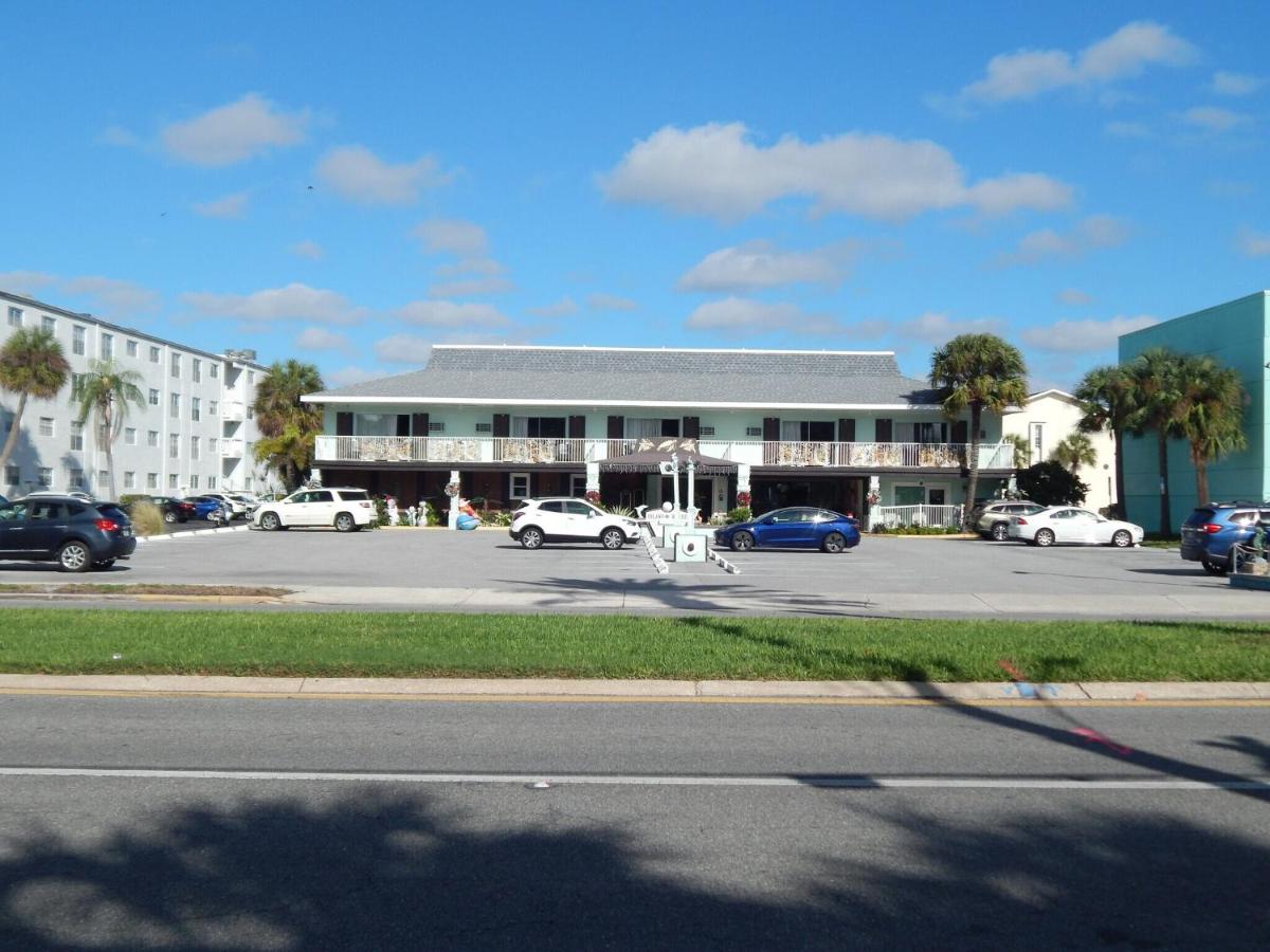 Island House Resort Hotel - image 5