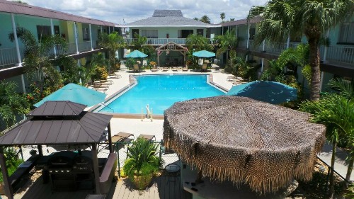 Island House Resort Hotel - image 6