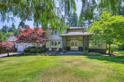 Seattle Home with Fire Pit and Pvt Putting Green