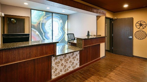 Best Western Plus Rama Inn - image 11
