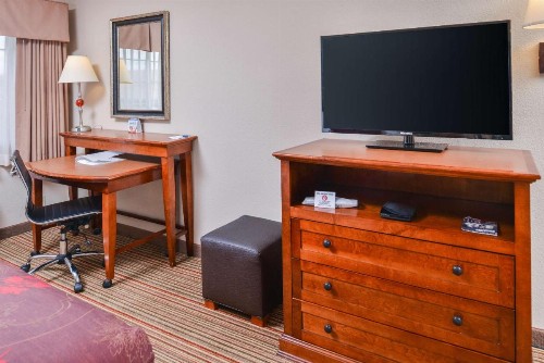 Best Western Plus Rama Inn - image 14