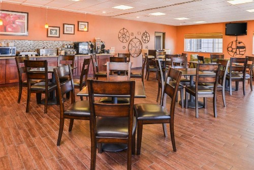 Best Western Plus Rama Inn - image 9