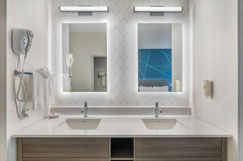Comfort Suites Redmond Airport - image 18