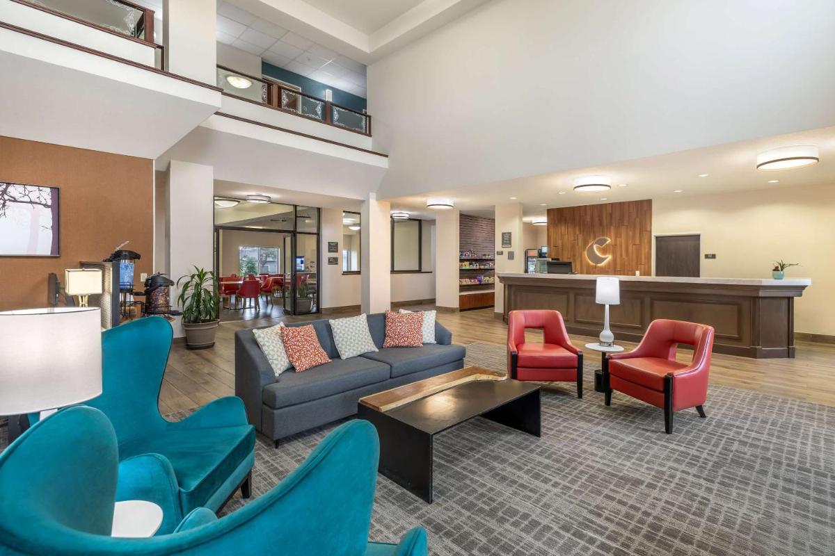 Comfort Suites Redmond Airport - image 3