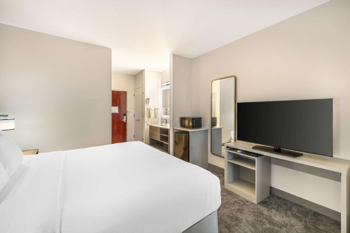 Comfort Suites Redmond Airport - image 7