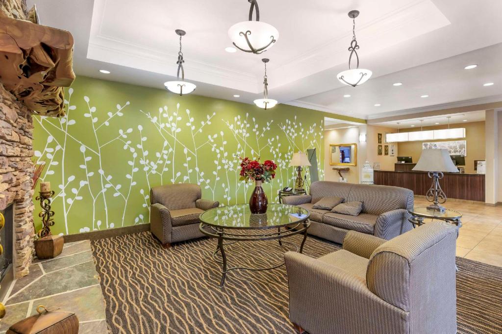 Sleep Inn & Suites Redmond - image 2