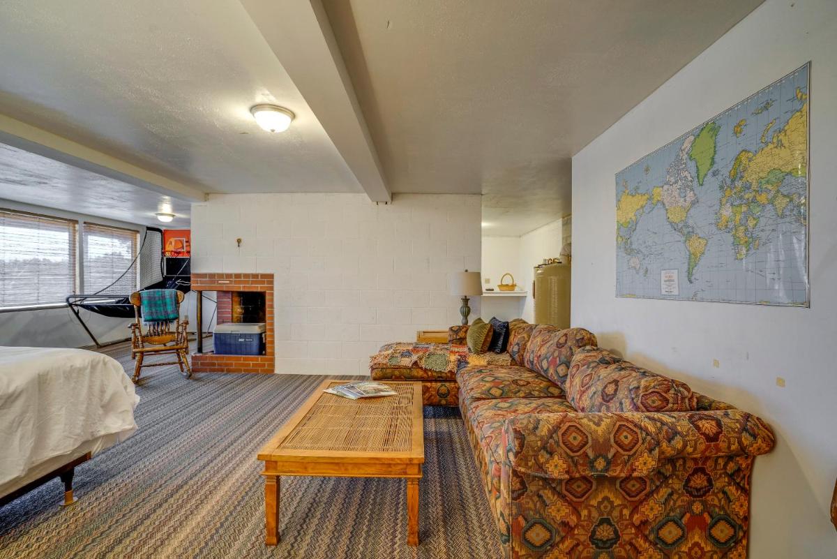 Mid Century Deschutes River Cabin - image 7