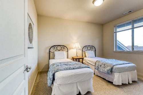 Eagle Crest Creekside Escape - image 5