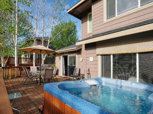 860 Golden Pheasant Drive Townhouse
