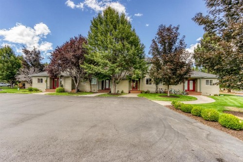 Highland View - image 10
