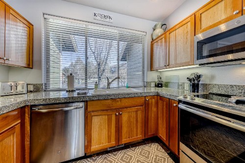 Eagle Crest Modern Escape - image 7