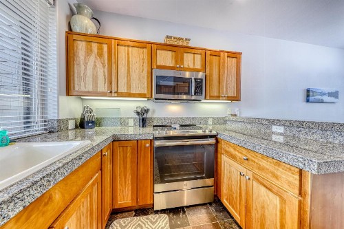 Eagle Crest Modern Escape - image 8