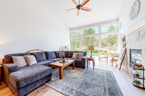 Highland View Eagle Crest - image 1