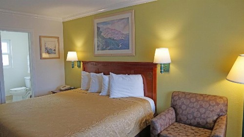 Redondo Inn and Suites - image 15